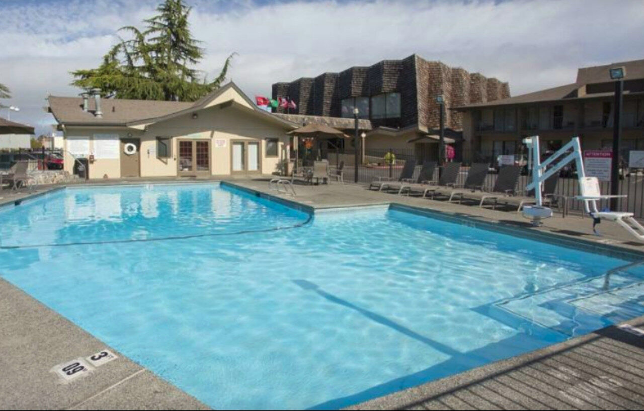 Red Lion Hotel Port Angeles Harbor Exterior photo